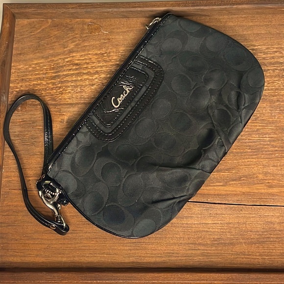 Classic “C” Coach Wristlet/Purse - Picture 2 of 6